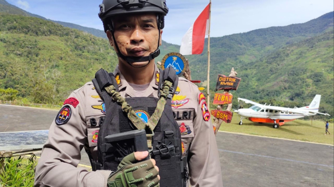 Kepala Satuan Tugas Hubungan Masyarakat Operasi Damai Cartenz-2024, AKBP. Dr. Bayu Suseno 