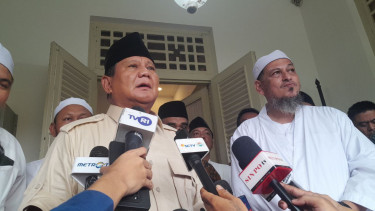 Capres nomor urut dua, Prabowo Subianto sowan ke Habib Ali Kwitang di kediamannya di Jakarta Pusat, Jumat, 16 Februari 2024