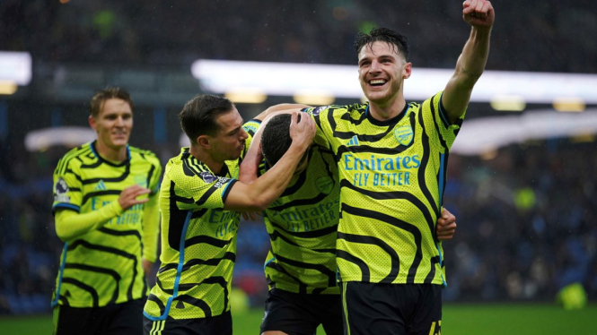 Pemain Arsenal rayakan gol