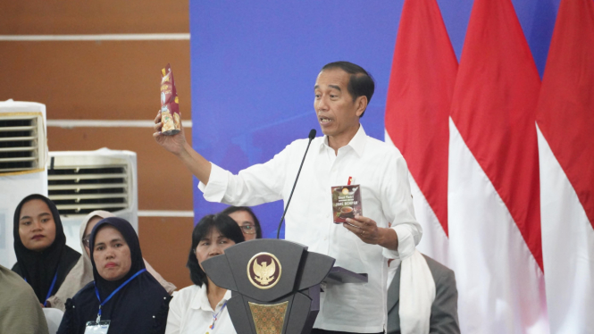 Presiden Jokowi hadir di tengah-tengah nasabah PNM Mekaar