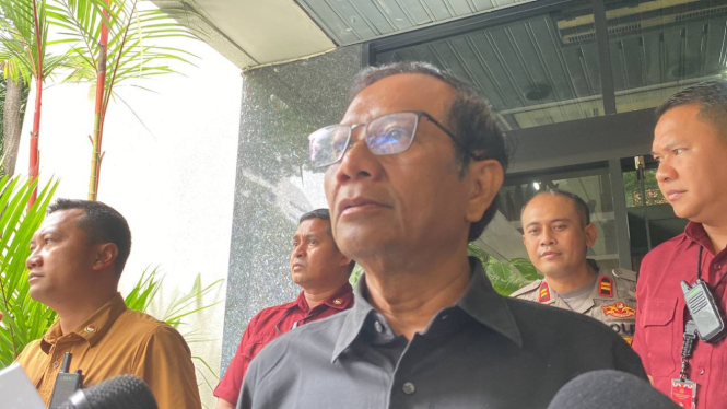 Calon Wakil Presiden Nomor Urut 3, Mahfud MD Rapat di Gedung High End, Jakarta Pusat