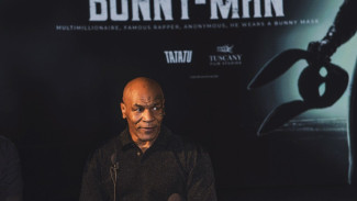 Gempar, Mike Tyson Naik Ring Lagi Hadapi Floyd Mayweather Jr