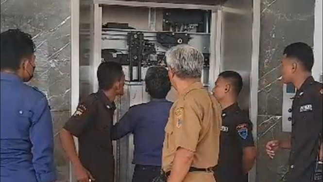 Gara-gara listrik padam, 3 pegawai Pemkab Brebes terjebak dalam lift 45 menit