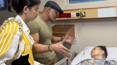 Ibunda dari Deddy Corbuzier, Heniwaty dirawat di rumah sakit