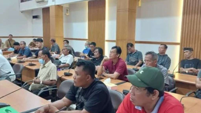 Pedagang Pasar Tematik Semarapura mendatangi gedung DPRD 