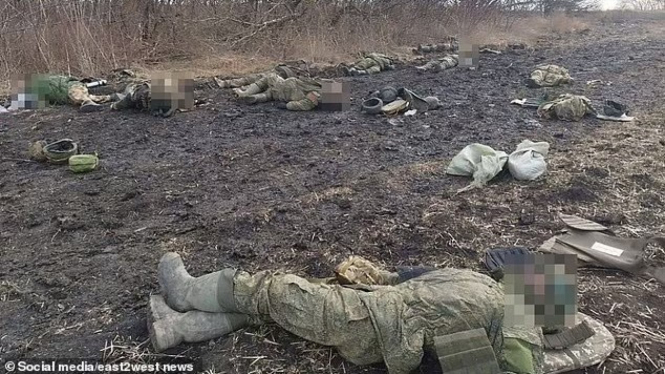 VIVA MIliter: Mayat tentara Rusia usai serangan roket militer Ukraina