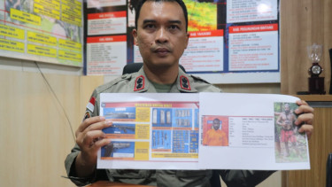 Humas Damai Cartenz saat menunjukkan pelaku (foto humas Cartenz)