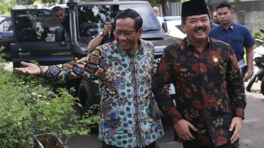 Mahfud MD Bertemu dengan Menkopolhukam Hadi Tjahjanto