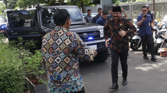 Mahfud MD Bertemu dengan Menkopolhukam Hadi Tjahjanto