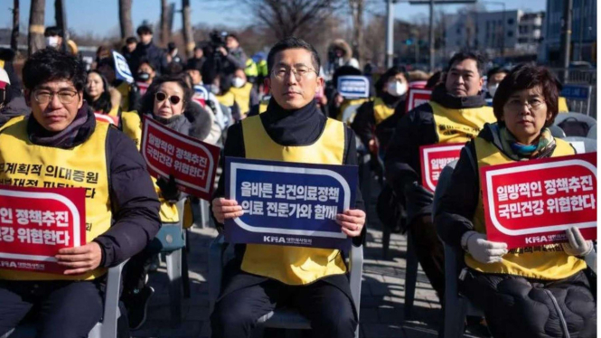 Para dokter muda mogok kerja di Korea Selatan