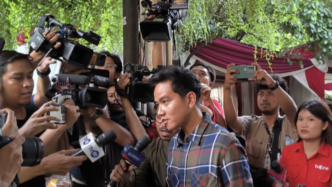 Gibran Rakabuming Raka mendatangi kediaman capres Prabowo Subianto di Jalan Kertanegara IV, Jaksel.