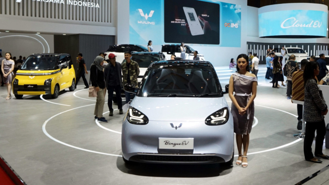 Booth Wuling Motors di IIMS 2024