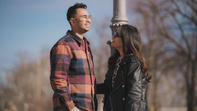 Pose Raffi Ahmad dan Nagita Slavina di Spanyol