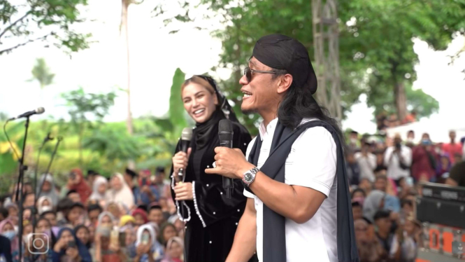 Nikita Mirzani dan Gus Miftah