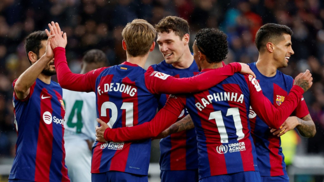Pemain Barcelona rayakan gol