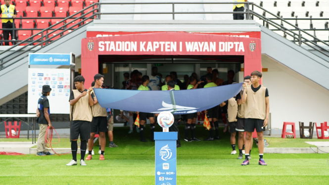 Pelaksanaan pertandingan Arema FC di Stadion Kapten I Wayan Dipta, Gianyar. 