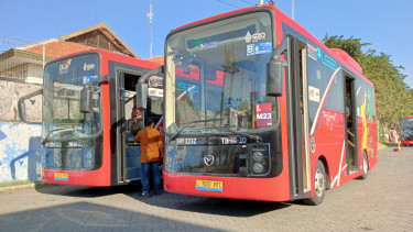 Bus Listrik BTS di Surabaya [dok. Perum DAMRI]