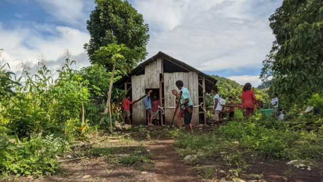  Rumah Belasius Djelaut diangkat dari tanah milik Frans San di Manggarai NTT