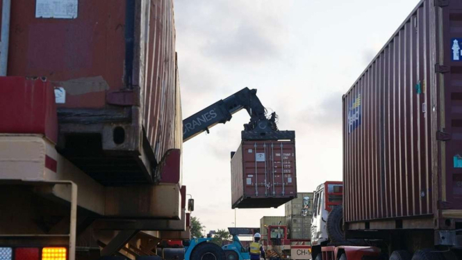  Logistik F1 Powerboat tiba di venue, di Kabupaten Toba.