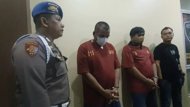 BG (39) dan M (46), dua terduga pelaku penikaman terhadap pengunjung Ibizza Club Pontianak, diamankan Satreskrim Polresta Pontianak. 