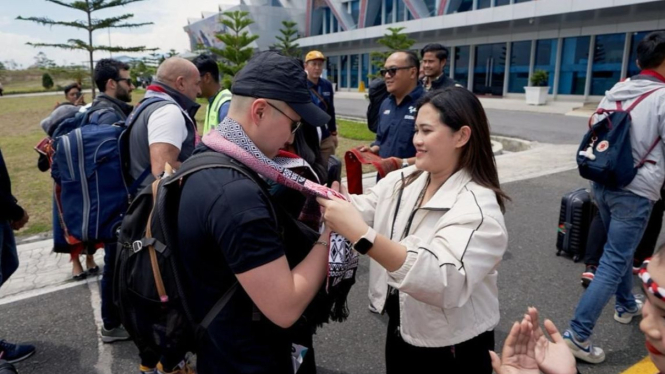Penyambutan tim dan kru kontestan ajang F1Power Boat Lake Toba 2024 