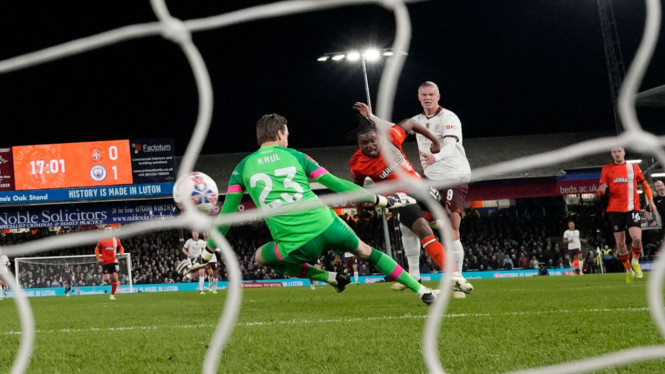 Duel Luton Town vs Manchester City