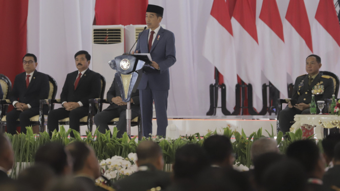 Presiden Jokowi Berikan Pangkat Jenderal TNI Kehormatan ke Menhan Prabowo