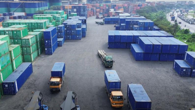 Kontainer di Pelabuhan [dok. PT Pelindo Solusi Logistik / SPSL]