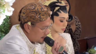 Lepas Masa Duda, Angga Vokalis Maliq &amp; D'Essentials Resmi Nikahi Dewi Andarini