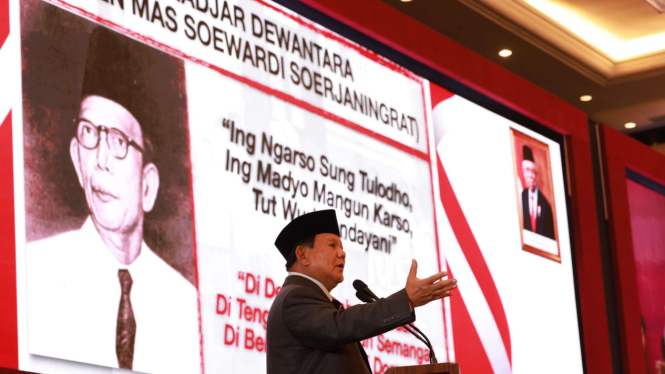 Prabowo Hadiri Wisuda UKRI