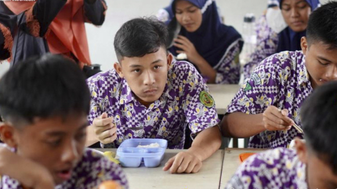 Simulasi Makan Siang di Tangerang.