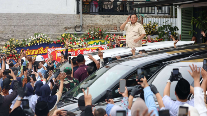Di Hadapan Para Sarjana UKRI, Prabowo Hormat pada Rakyat dari Petani Hingga Nela