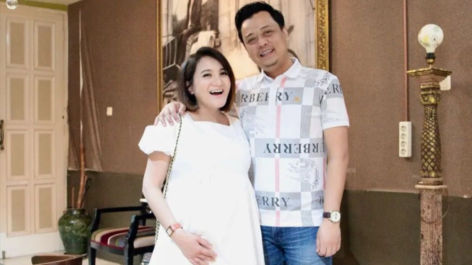 Kiki Amalia dengan sang suami, Agung Nugraha