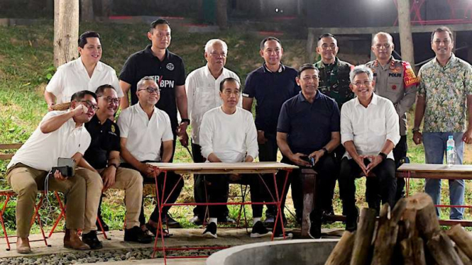 Presiden Jokowi bersama Menteri Bermalam di IKN Nusantara
