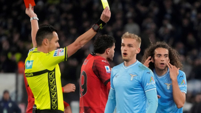 Pemain Lazio, Matteo Guendozi diganjar kartu merah