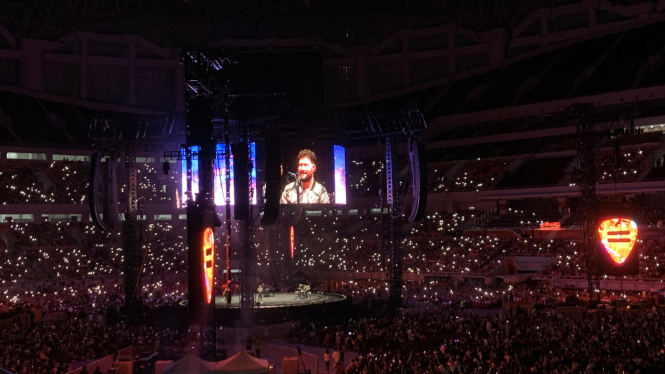 Calum Scott di konser Ed Sheeran.