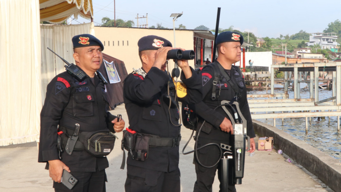 Brimob Polda Sumut saat melakukan pemantauan drone di F1 Powerboat 2024