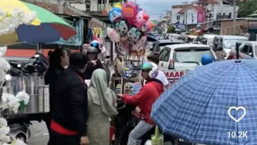 Video Hajatan Nikah Bikin Macet, Pengendara Motor Protes Mempelai