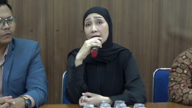 Ibu Korban Perundungan SMA Binus BSD Tangsel, Widya saat berikan keterangan di UPTD PPA Tangsel