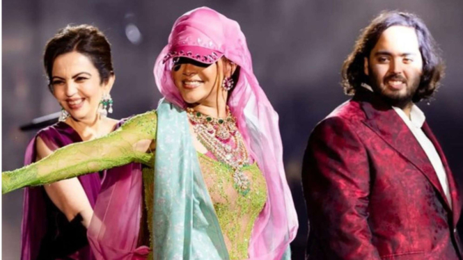 Rihanna tampil di acara pernikahan anak biliuner Mukesh Ambani