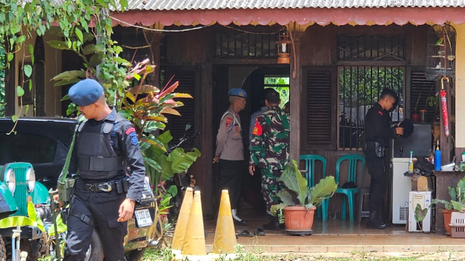 Situasi lokasi praktek spiritual saat digeledah tim gegana