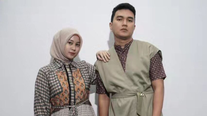 Aldi Taher dan Istrinya