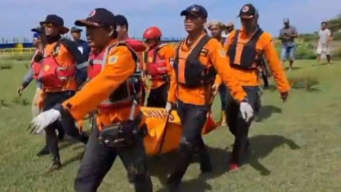 Tim SAR Temukan Mayat Remaja Tenggelam Saat Kabur Dikejar Kelompok Lain