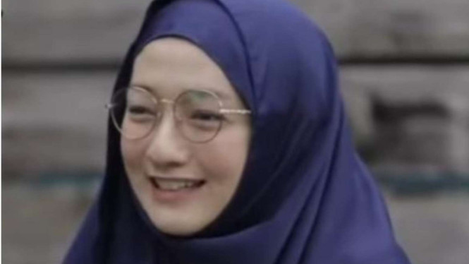Amira Mualaf Keturunan Tionghoa
