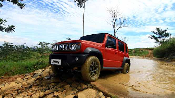 Test drive Suzuki Jimny 5 pintu
