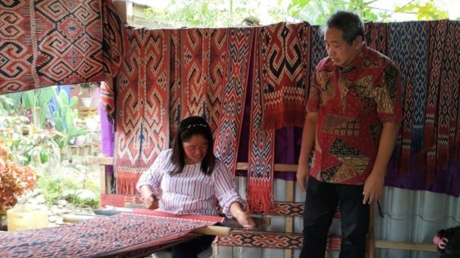 Penenun Ikat Sekomandi Kalumpang Mamuju