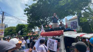 Massa gerudug kantor KPU Depok minta usut pelaku penggelembungan suara