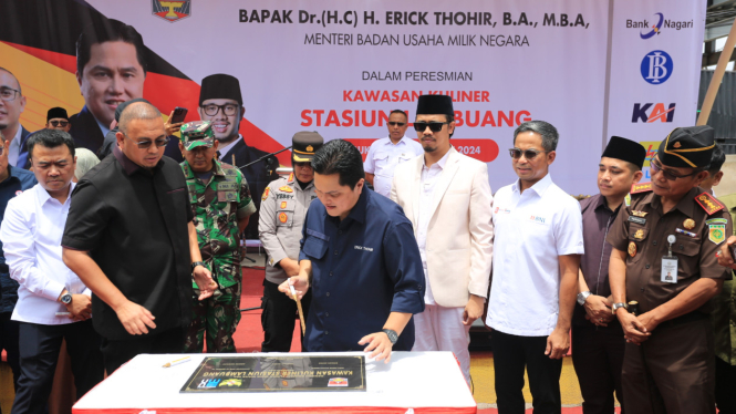 Menteri BUMN Erick Thohir resmikan kawasan kuliner Stasiun Lambuang.
