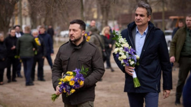 VIVA Militer: Volodymyr Zelensky dan Kyriakos Mitsotakis