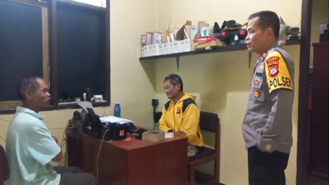 Seorang kakek cabul diperiksa Polsek Banjarwangi, Garut